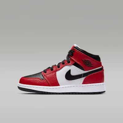 Jordan 1 Mid (Older Kids' Shoes) chez Nike
