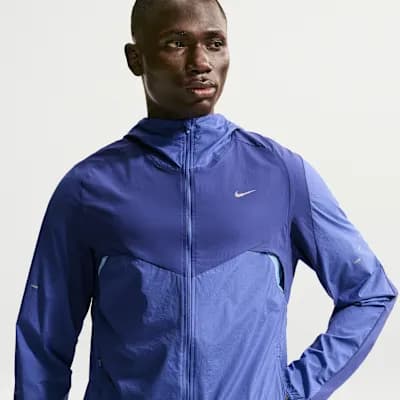 Nike Stride Plus (Men's Repel Running Jacket) chez Nike