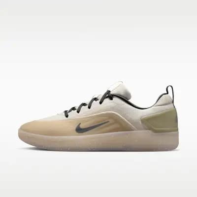 Nike SB Zoom Nyjah 4 (Skate Shoes) chez Nike