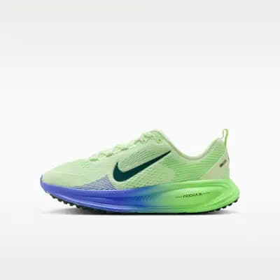 Nike Vomero 18 (Older Kids' Road Running Shoes) chez Nike