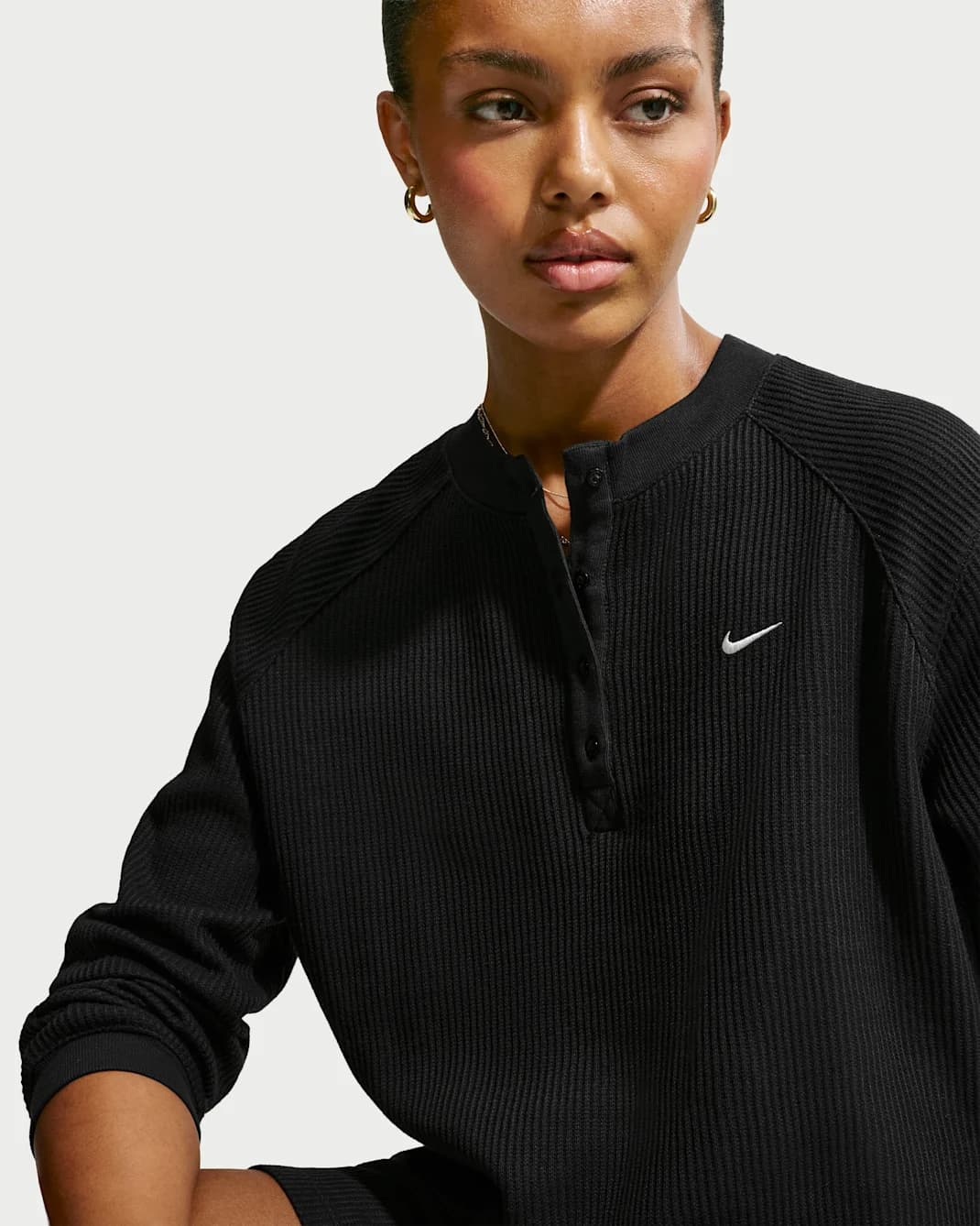 Nike Sportswear Chill Waffle (Women's Oversized Long-Sleeve Henley Top) chez Nike