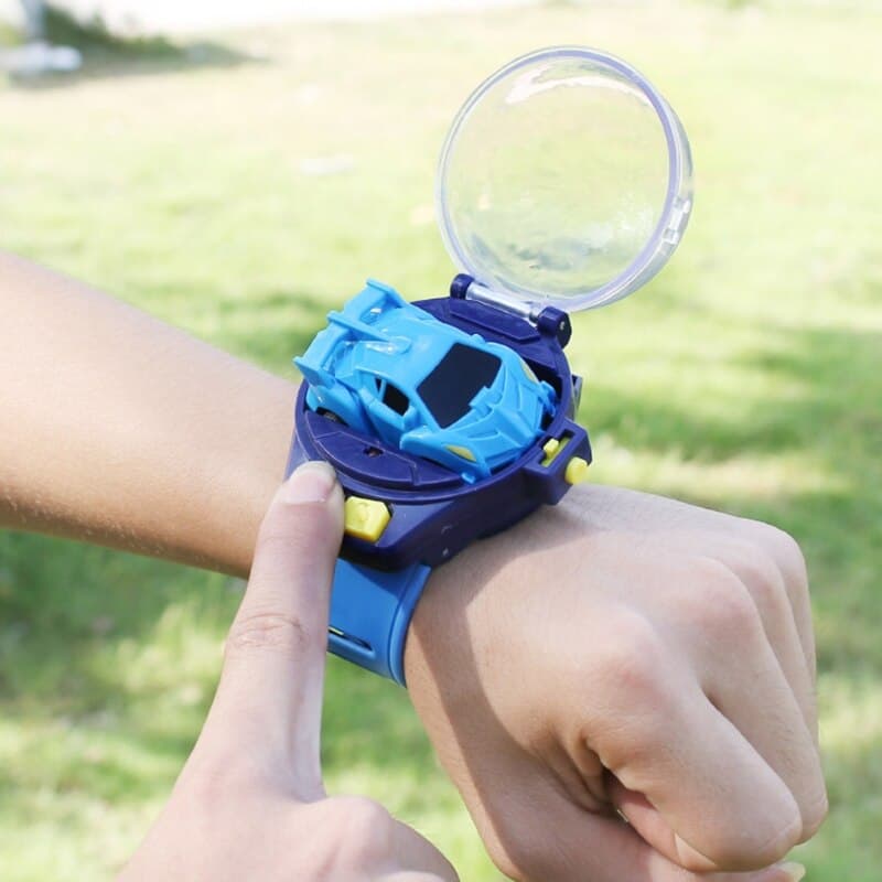 MINI VOITURE RC AVEC BRACELET TELECOMMANDE chez Toys and Kids